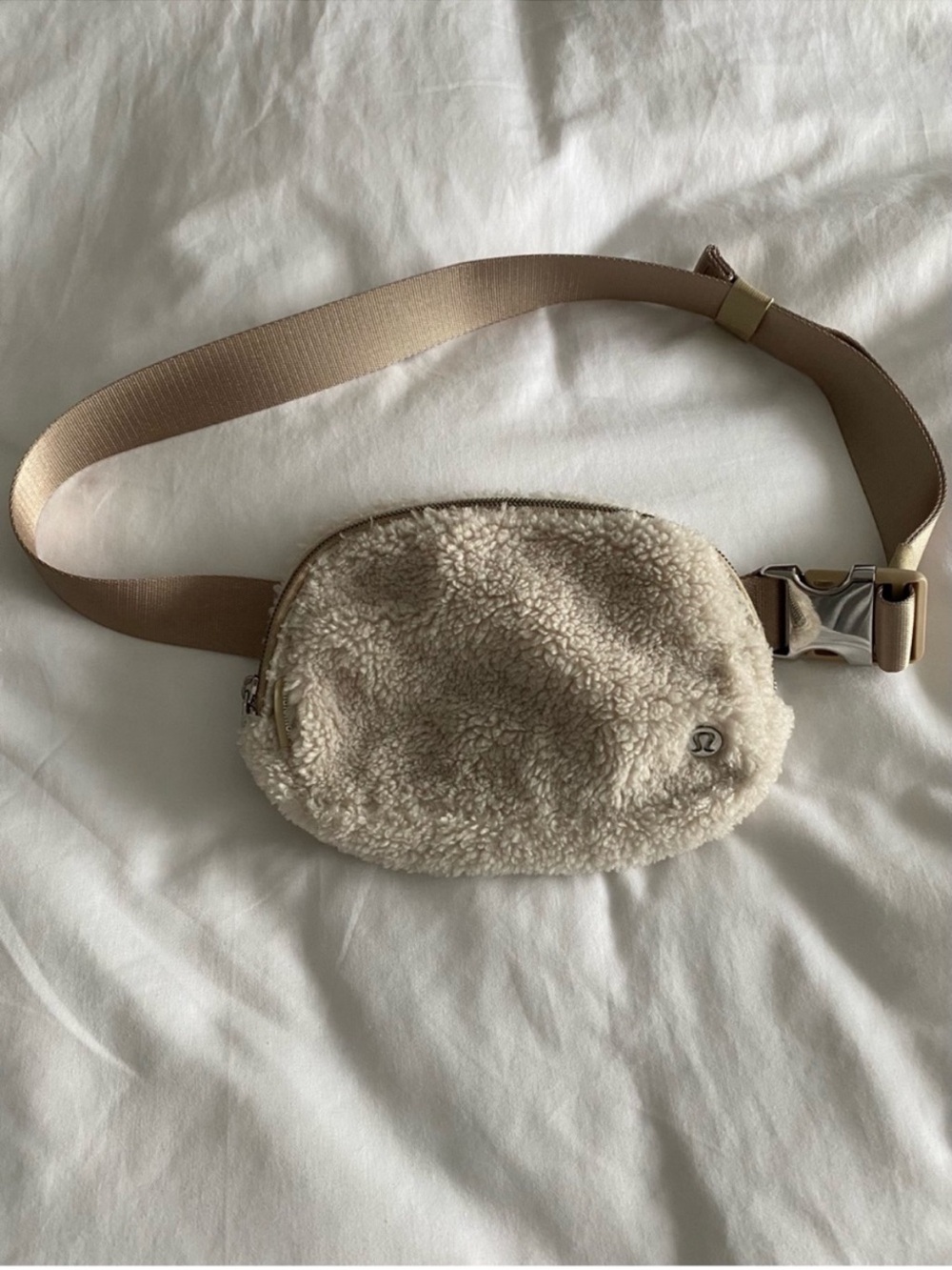 Lululemon Everywhere Sherpa Fleece Belt Bag 1L Natural Ivory / Trench